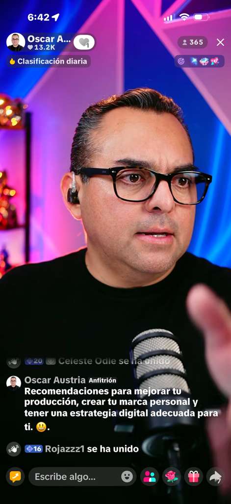 Óscar haciendo un LIVE con la comunidad conectada